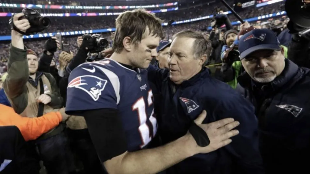 AP Brady celebra con Belichick