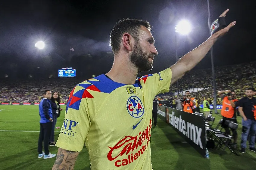 MEXSPORT Miguel Layún en un partido del América