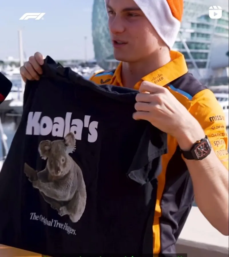 INSTAGRAM: @f1 Oscar Piastri recibió una playera con un koala