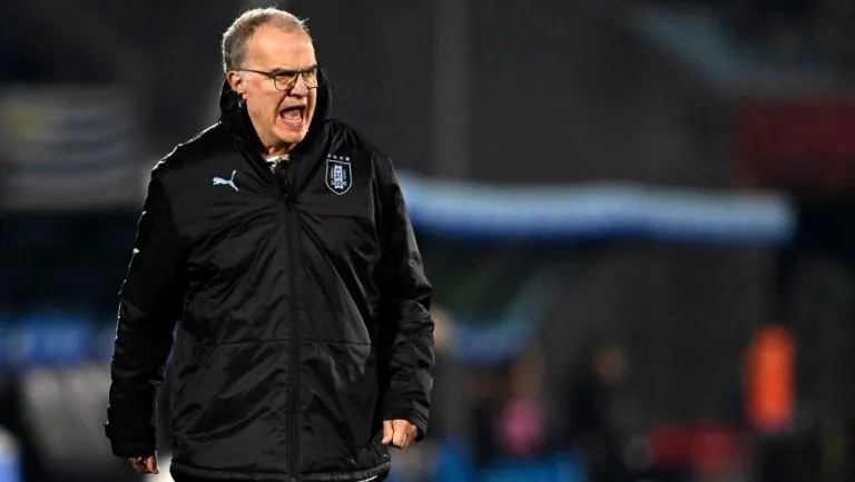 TWITTER @Uruguay Marcelo Bielsa, en un duelo con Uruguay