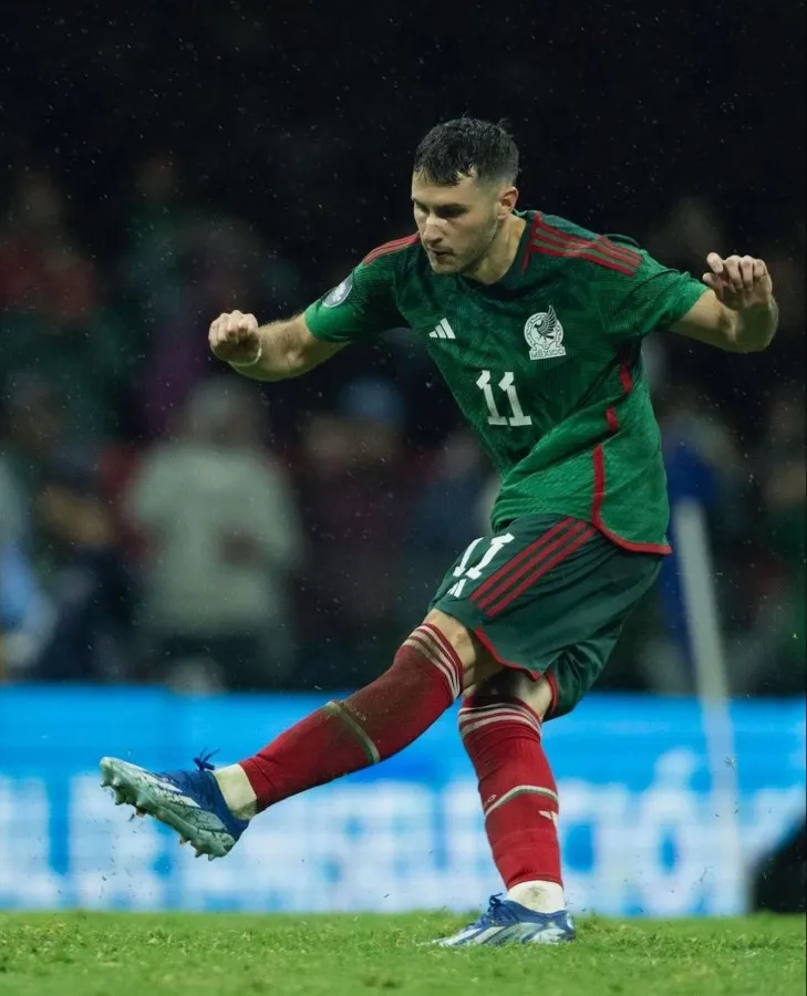 INSTAGRAM: @sant.gimenez Santiago Giménez con la Selección Mexicana