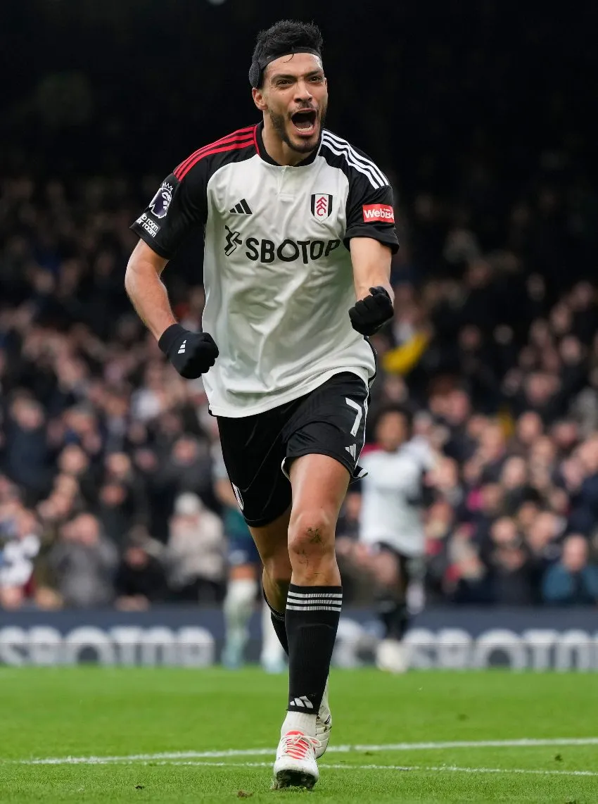 AP Raúl Jiménez en celebración de gol con Fulham