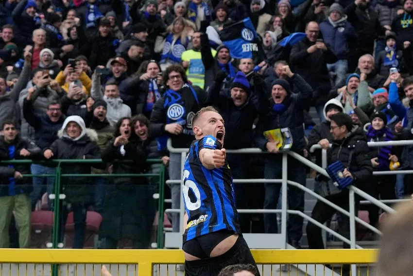 AP Davide Frattesi en su euforica celebración