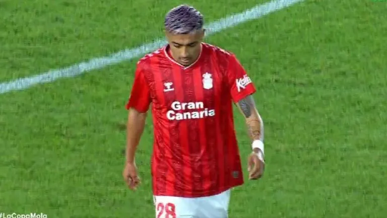 CAPTURA DE PANTALLA: VIDEO Julián Araujo recibió cuatro partidos de suspensión