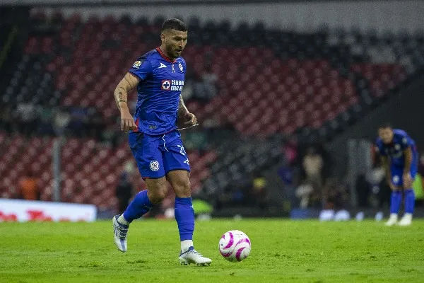 MEXSPORT Juan Escobar jugando con Cruz Azul