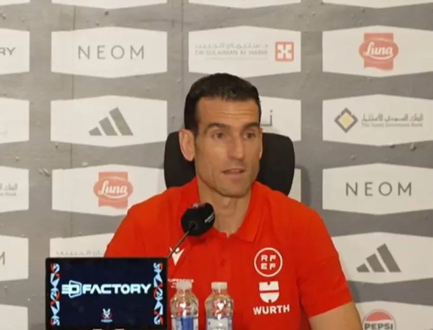 CAPTURA DE PANTALLA: TWITTER Juan Martínez, el silbante del aprtido