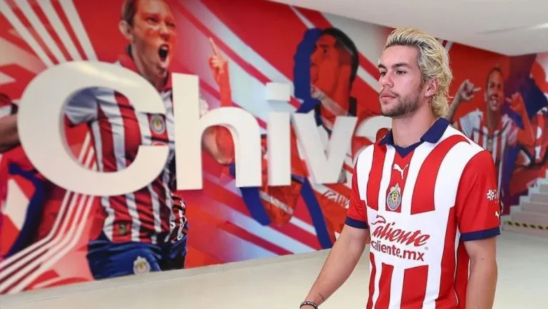 TWITTER: @Chivas Cade Cowell espera su debut en Chivas