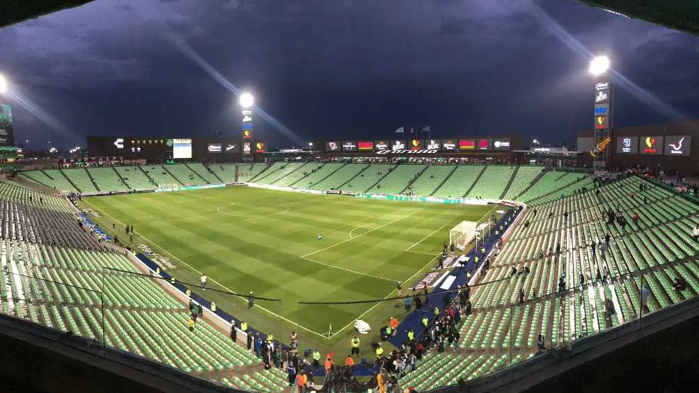 TWITTER @JavierOlveraa Ocurrió afuera del estadio