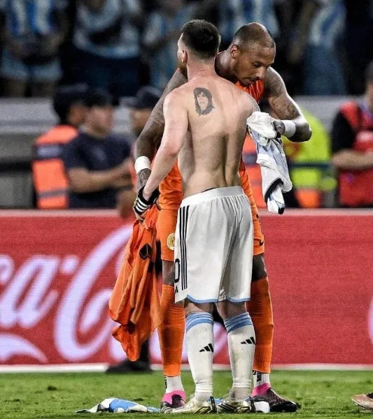 IG @eloyroom Room y Messi intercambian jerseys