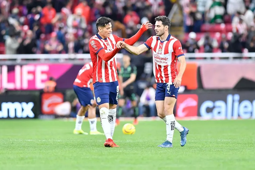 MEXSPORT Los defensas del Guadalajara