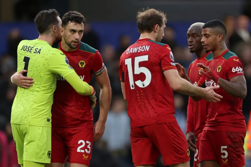 AP Los Wolves golearon al Chelsea