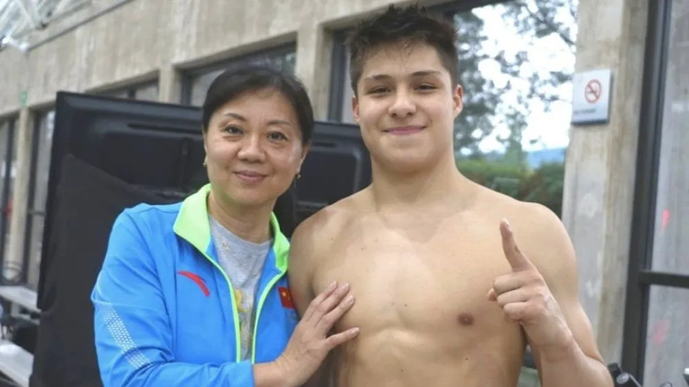 TWITTER: @CONADE Olvera junto a su entrenadora