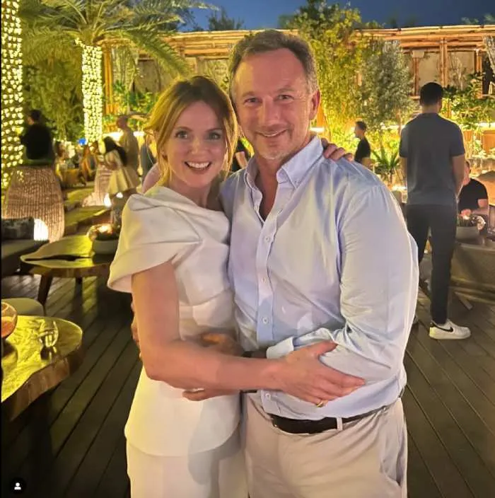 @christianhorner Geri Halliwell está casada con Christian Horner.