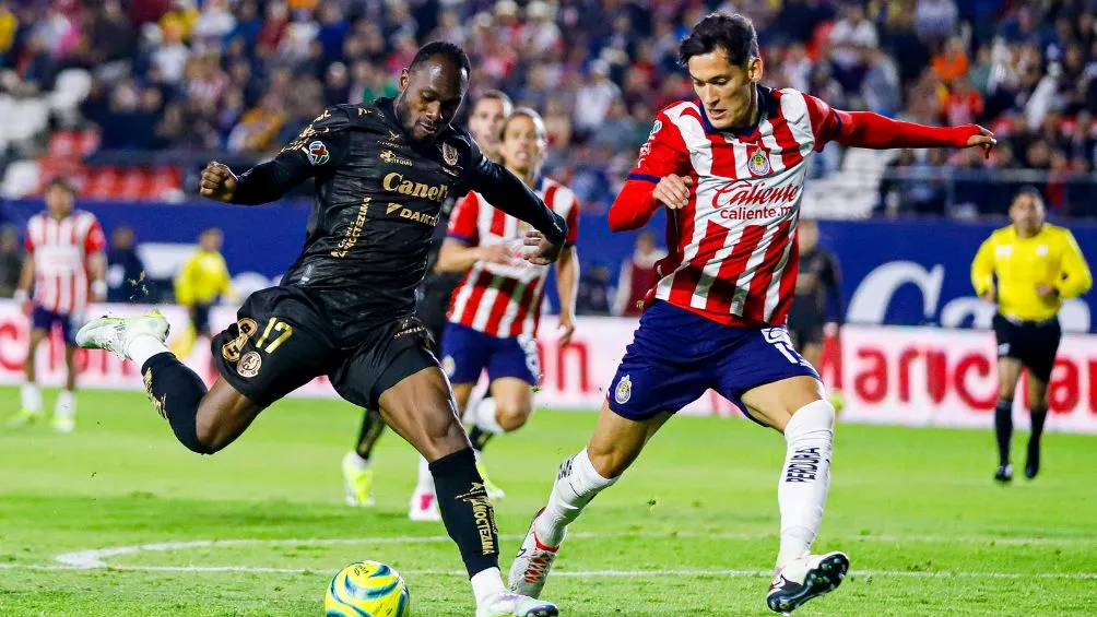 MEXSPORT Chivas en el juego ante San Luis