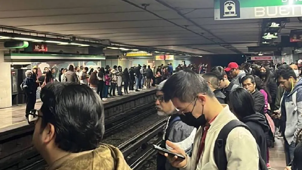 Foto: Usuario de "X"@jeho3/X Retrasos en Metro de la CDMX hasta 20 minutos