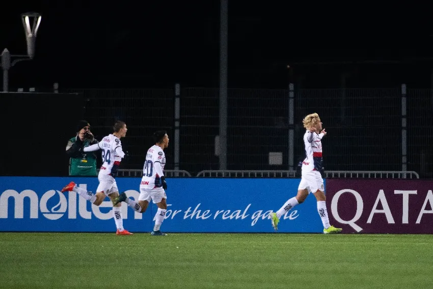 MEXSPORT Cowell en celebración de gol vs Forge