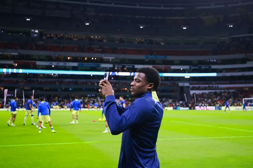 IMAGO7 Dilrosun en su llegada al Azteca