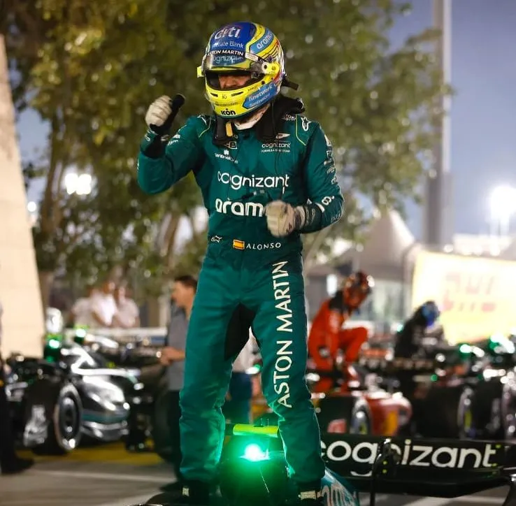 IG @fernandoalo_oficial Fernando Alonso festeja tras una carrera