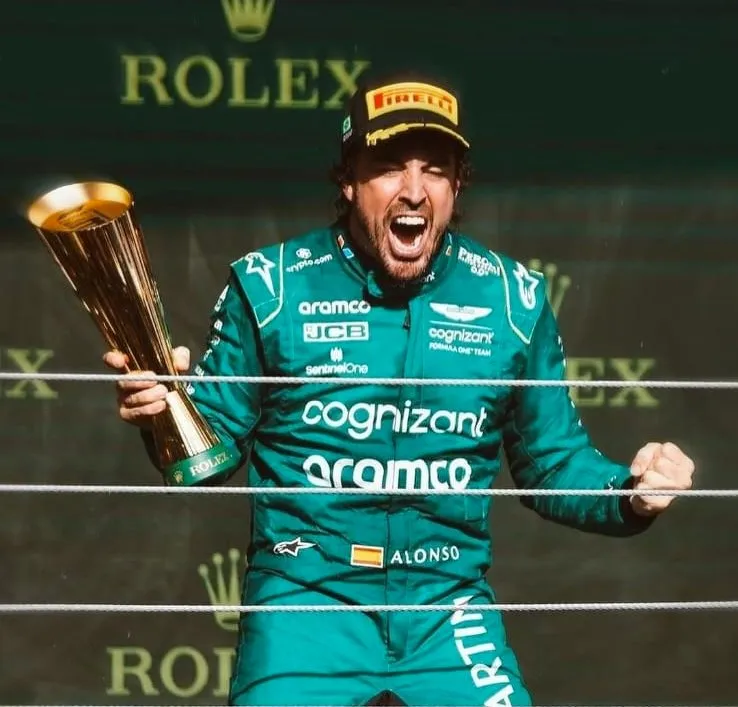 IG @fernandoalo_oficial Fernando Alonso celebra