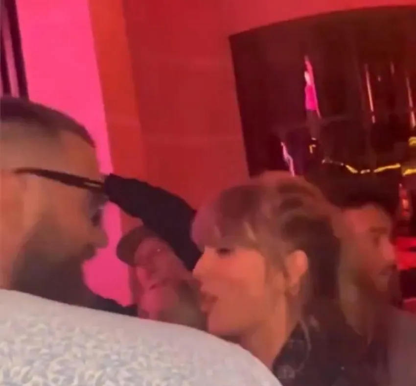 CAPTURA DE PANTALLA: TWITTER Bailando entre las multitudes