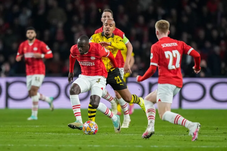 AP PSV y Borussia empataron 1-1 en Phillips Stadion