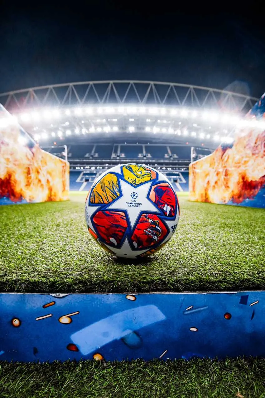 @ChampionsLeague Balón de las eliminatorias de la Champions