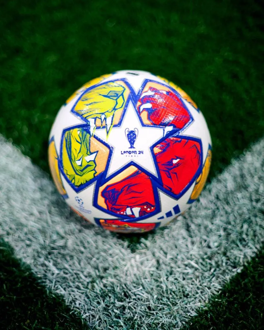 @ChampionsLeague Balón de las eliminatorias de la Champions