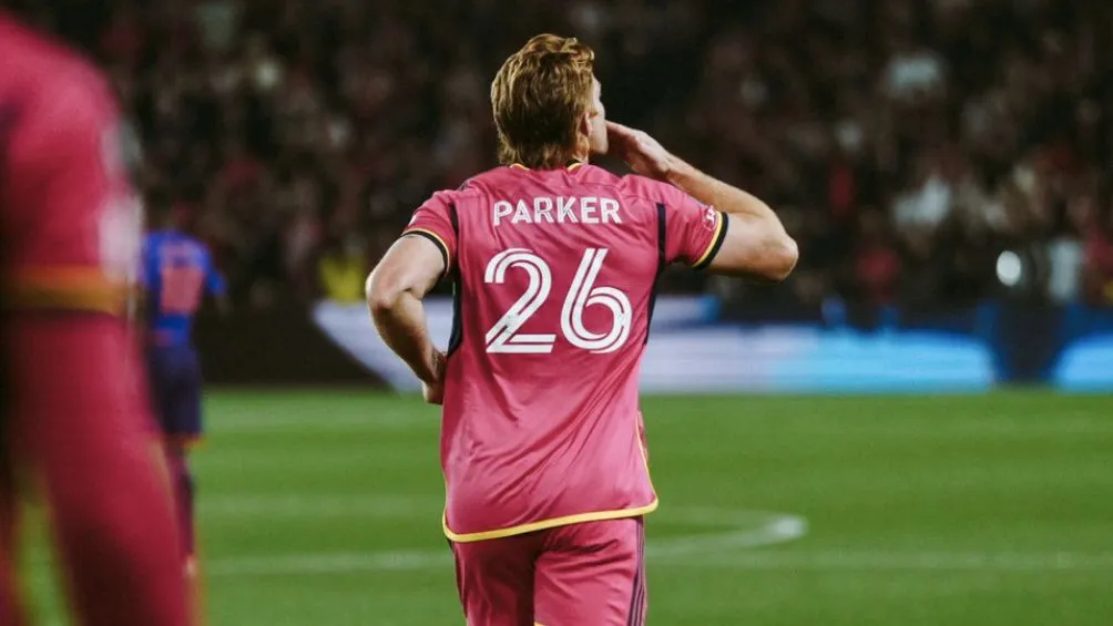 TWITTER: @stlCITYsc Parker celebra su gol