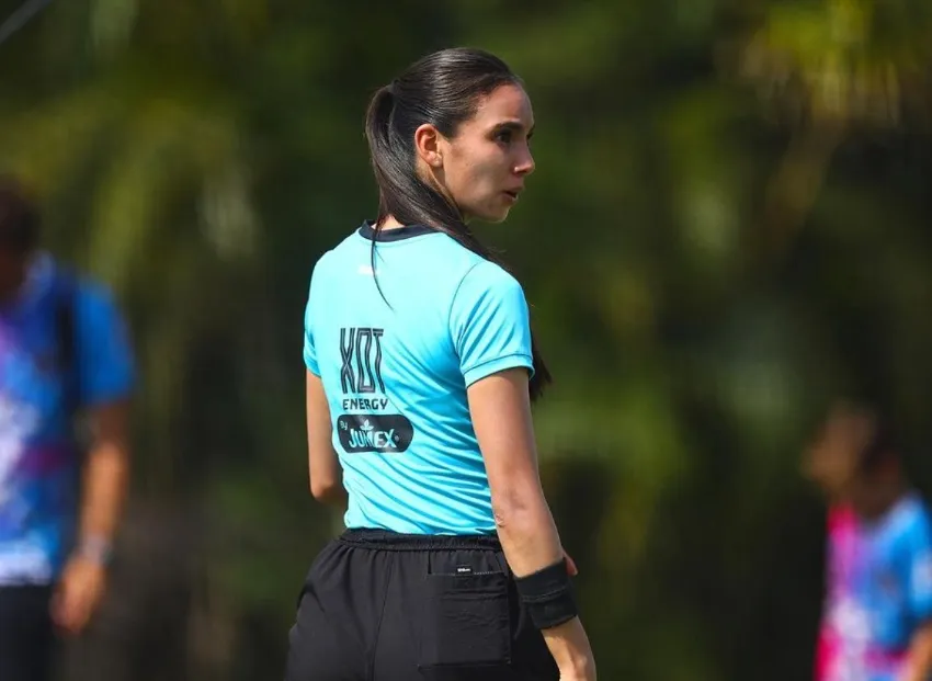 @selenefigueroamx Selene Figueroa como asistente en un partido