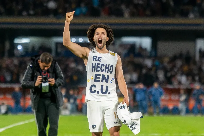 IMAGO7 'Chino' Huerta con la leyenda 'Re-hecho en CU'