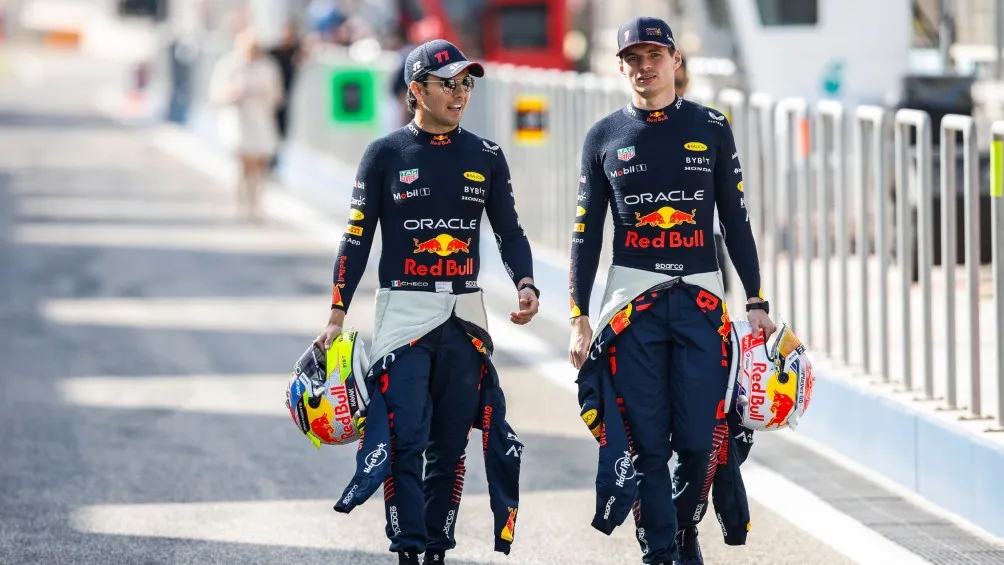 AP Sergio Pérez y Max Verstappen