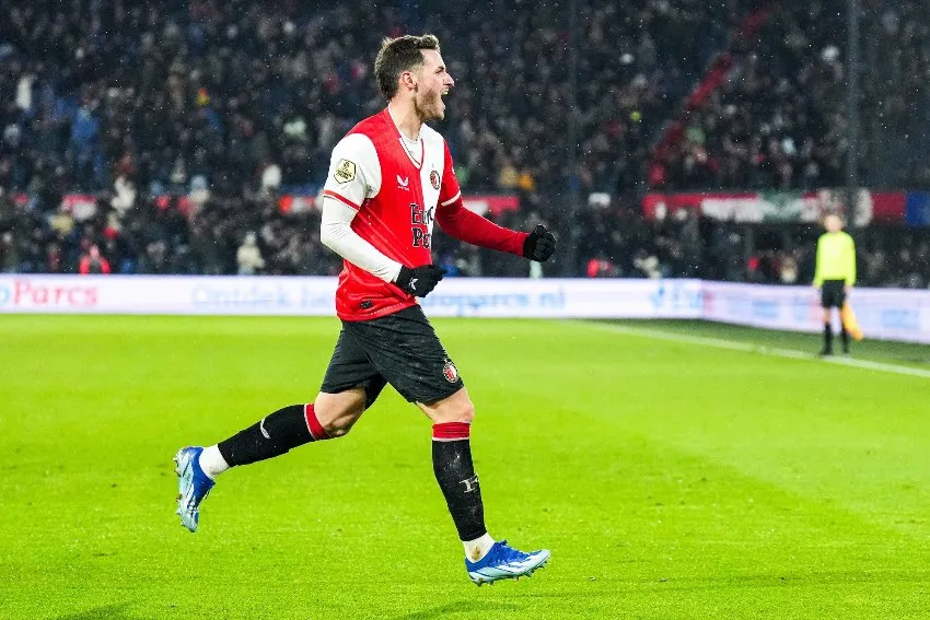@Feyenoord Santi Giménez en celebración de gol con Feyenoord