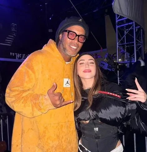 IG @billboardar Ronaldinho y Nicki Nicole