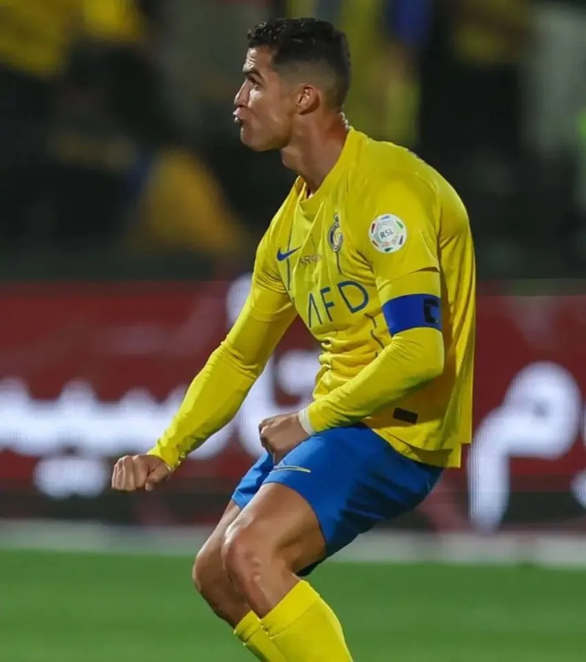 AP Gesto de CR7 a aficionados de Arabia Saudita