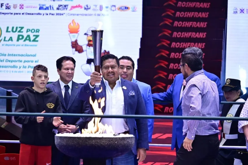 FOTO: CMB Encendido de la antorcha por La Paz y Bienestar