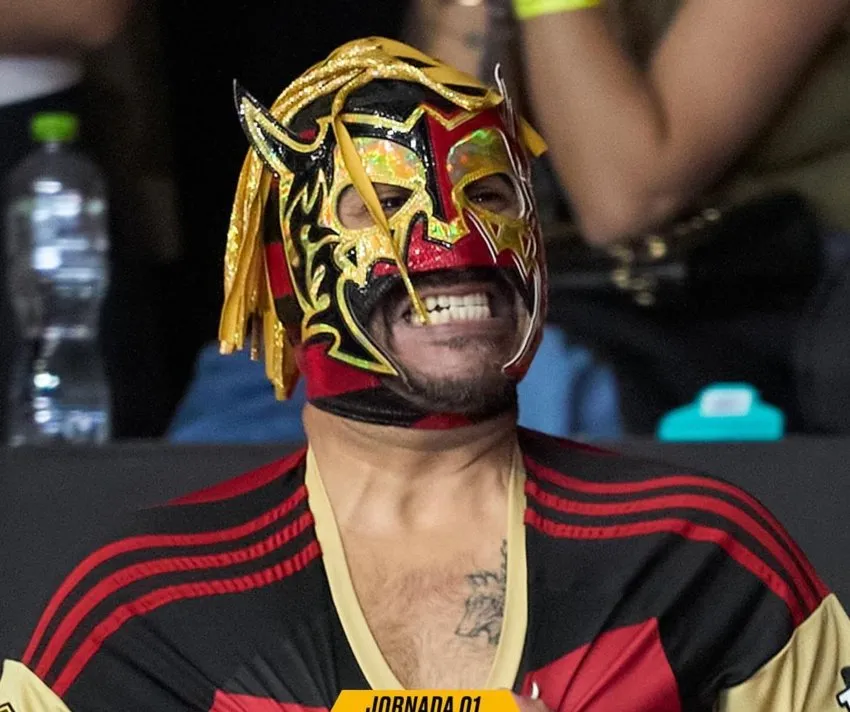 INSTAGRAM: @kingsleagueamircas Escorpión Dorado con su equipo