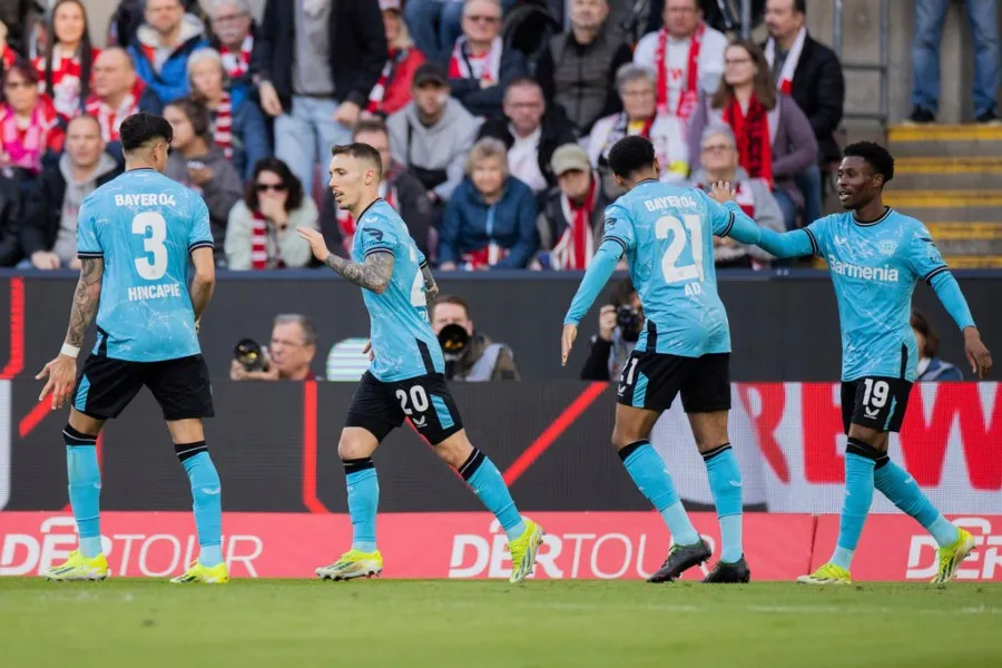 AP Bayer Leverkusen derrotó 0-2 al Colonia