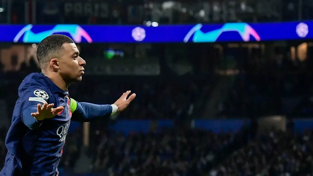 AP Mbappé celebra un gol