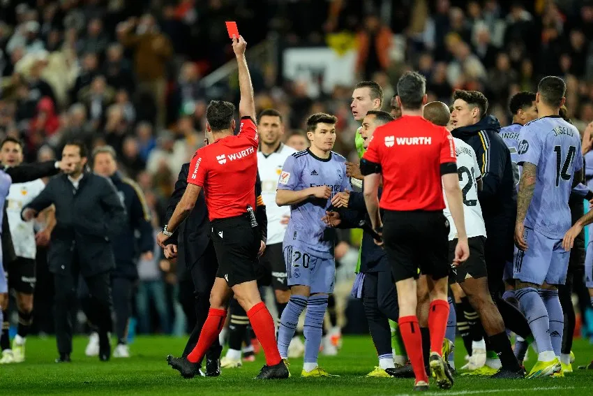 AP Bellingham fue expulsado en los últimos instantes del juego vs Valencia