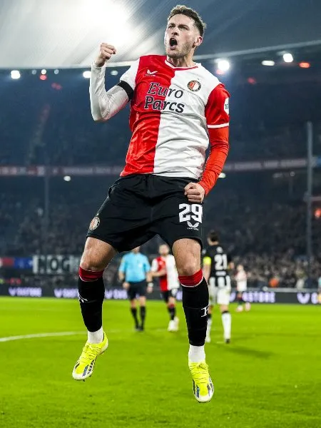 Twitter @Feyenoord Giménez registra 47 goles con Feyenoord
