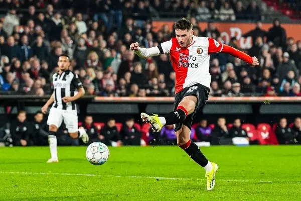 Twitter @Feyenoord Giménez anotó un gol ante Heracles