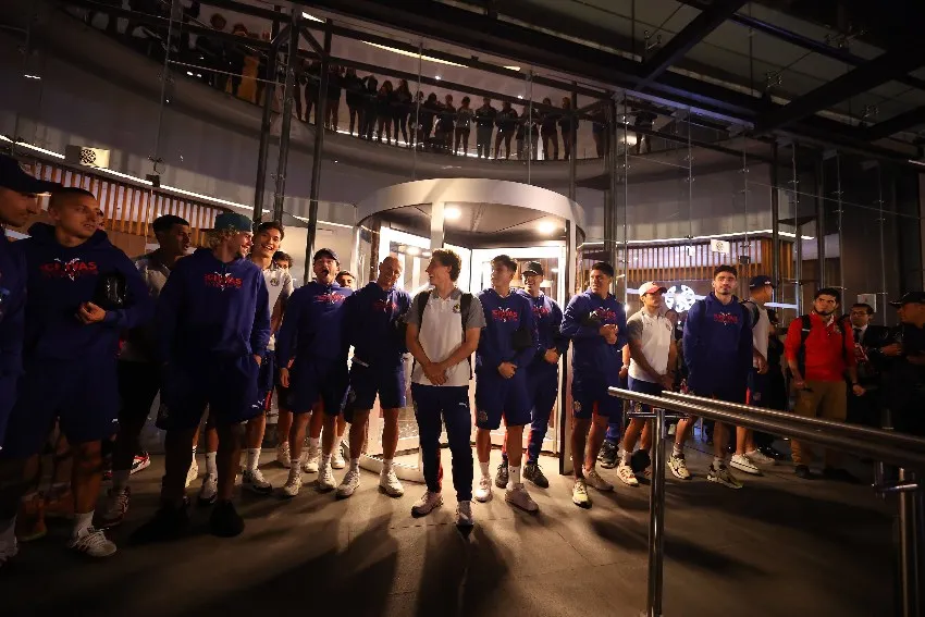 @Chivas Chivas tras la serenata de su afición