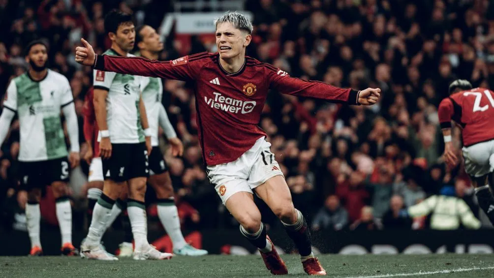 TWITTER: @EmirateFACup Garnacho durante la victoria ante los Reds