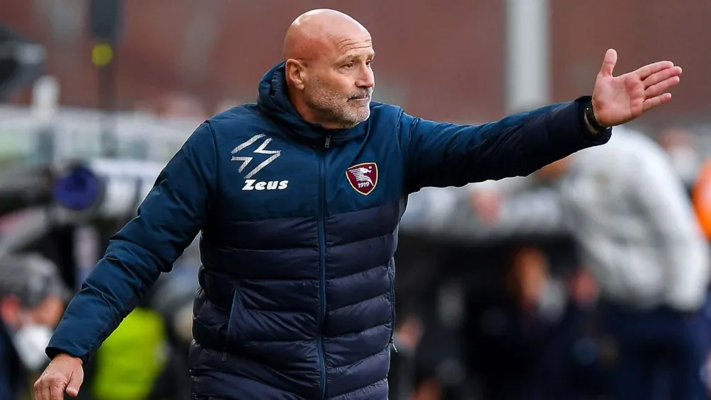 CAPTURA DE PANTALLA: TWITTER Stefano Colantuono, 4to DT de Salernitana en la campaña