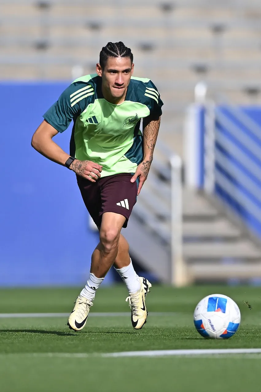 IMAGO7 Uriel Antuna en entrenamiento con el Tricolor