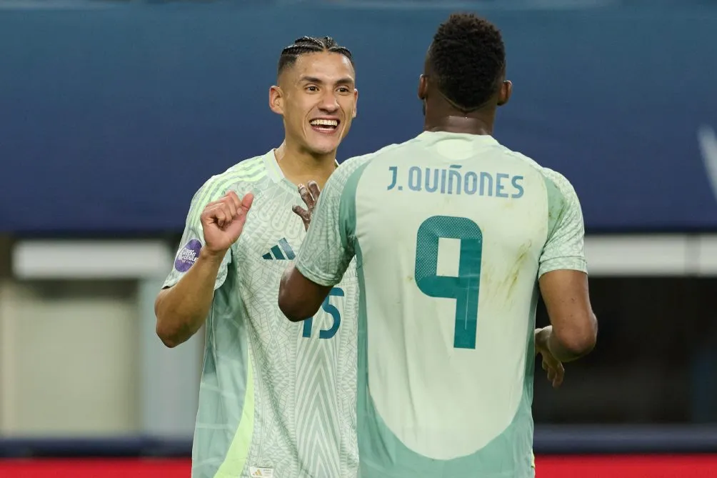 MEXSPORT Antuna y Quiñones en celebración de gol