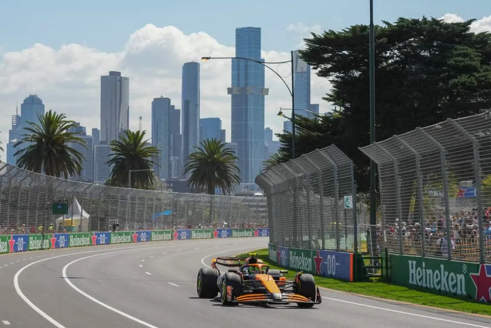 AP Lando Norris durante las prácticas en Melbourne