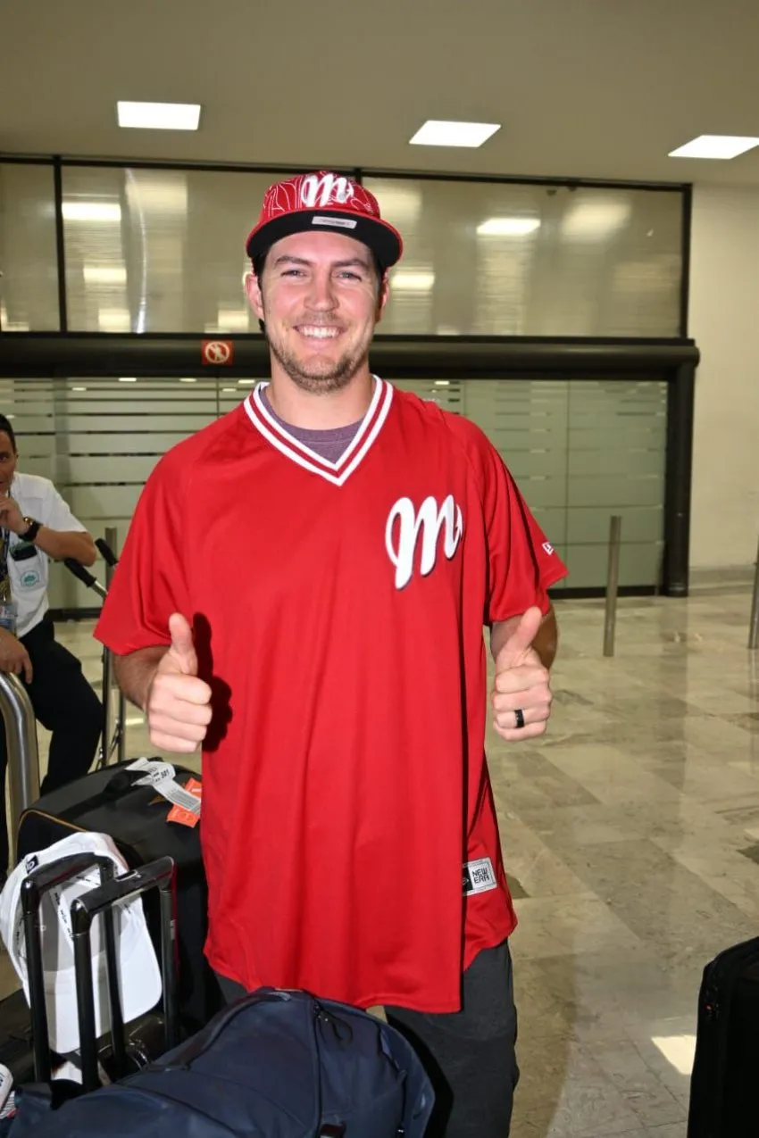 DIABLOS ROJOS Trevor Bauer en su llegada a México