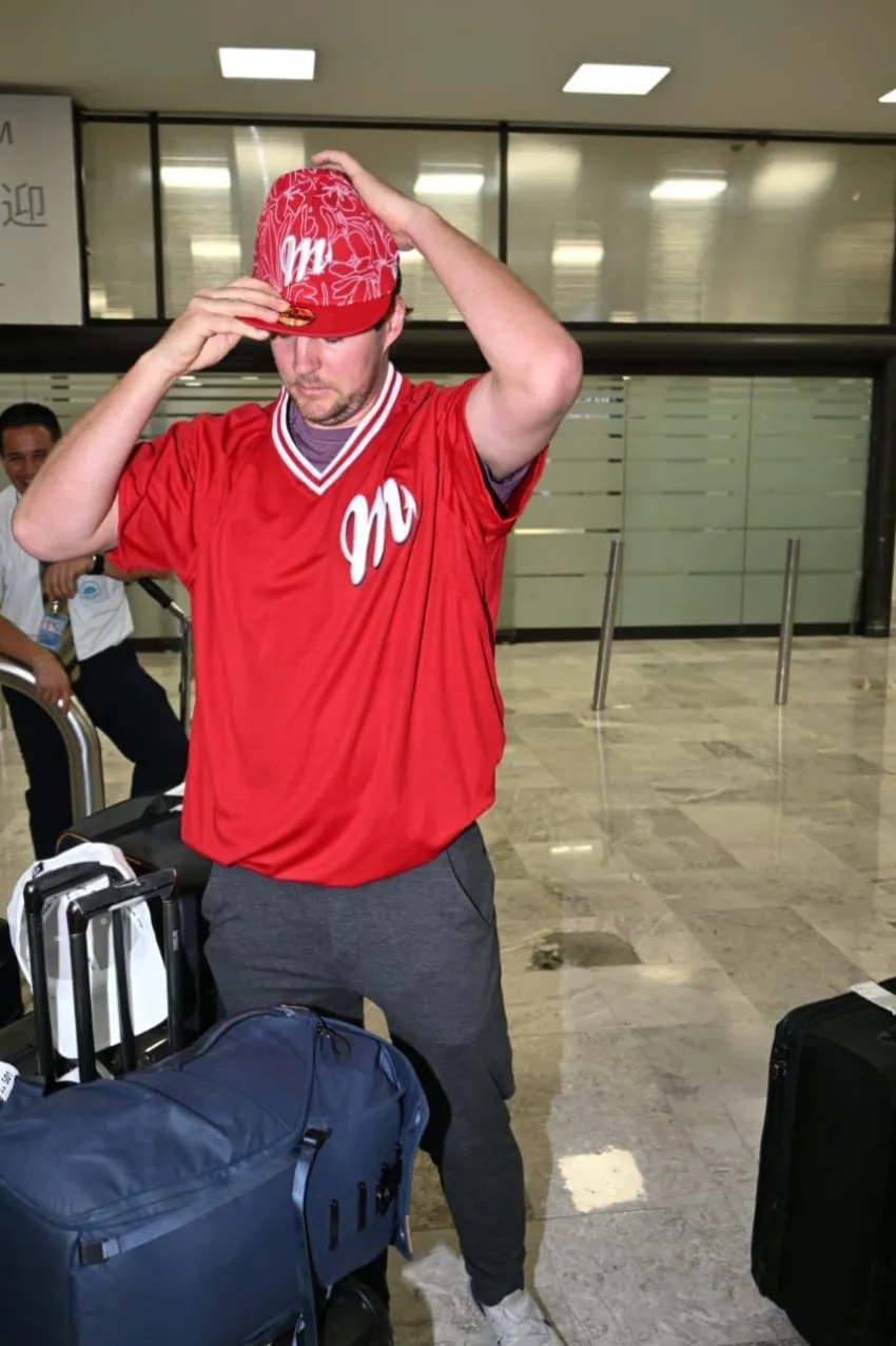 DIABLOS ROJOS Trevor Bauer en su llegada a México