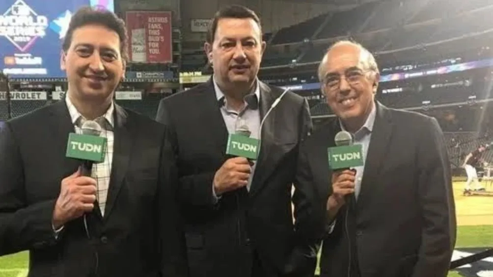 IG: kvn_hdez Segarra en las últimas transmisiones de beisbol en Televisa